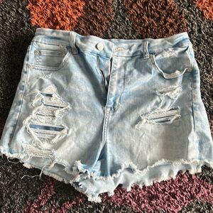 Super cute American Eagle shorts. Size 10
Barely worn